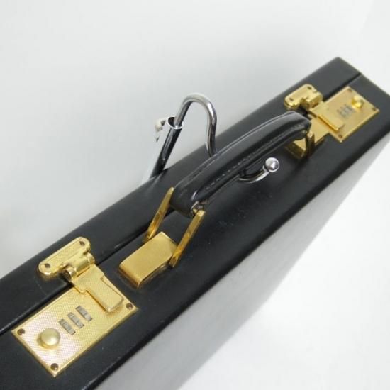 ダンヒルアタッシュケース ダンヒルがライターやパイプを詰め込んだアタッシュケース発売