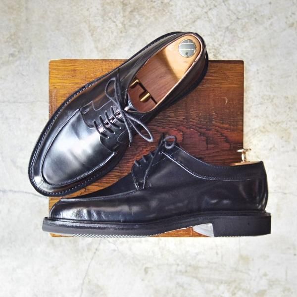 イギリスの老舗ブランドTricker's（トリッカーズ）より定番の
