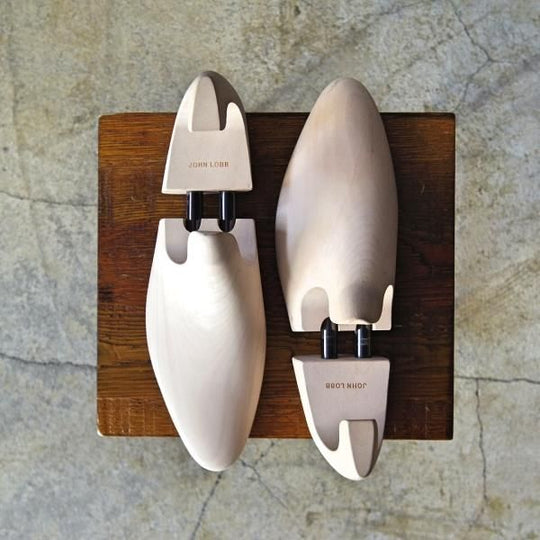 極上★ジョンロブ 8E【定価￥21,600-★純正シューツリー/現行ロゴ】木製シューキーパー/メンズ/JOHN LOBB★d312