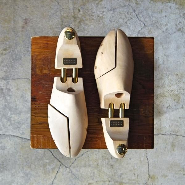 極上★バーニーズ ニューヨーク SIZE 39【★純正シューツリー】木製シューキーパー/メンズ/BARNEYS NEWYORK★e388