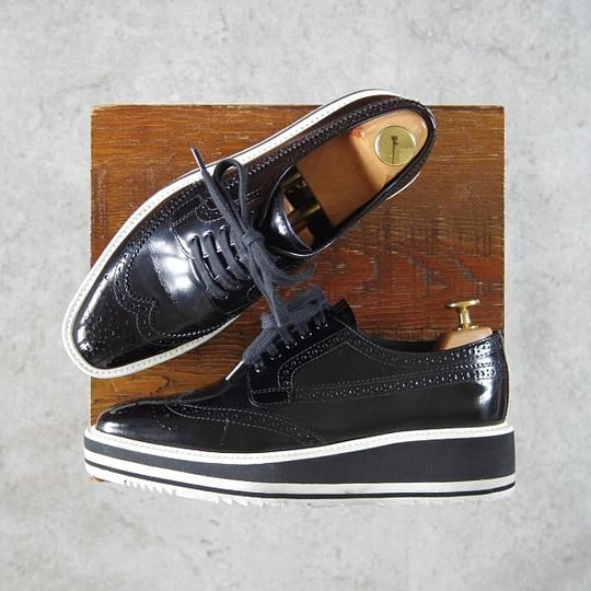 極上★プラダ(レディース) SIZE 37.5【同系モデル定価￥118,800-★フルブローグ/黒】ポリッシュレザー/シューズ/PRADA★h160