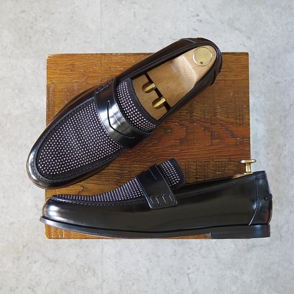 極美品★(英)JIMMY CHOO/ジミーチュウ SIZE 41【定価1,395ドル(15万円程度)★スタッズ/コインローファー】コンビ/黒/メンズ★h725