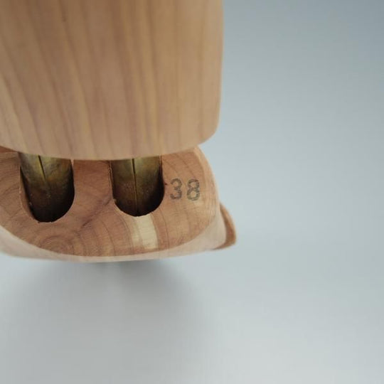 極上★スレイプニル/トラディショナル SIZE 38【定価￥6,600-★木製シューツリー/シダーウッド】シューキーパー/メンズ/Sleipnir★i101