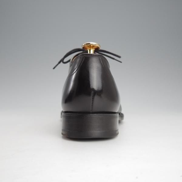 Church's 黒 ストレートチップ 85F Church's(チャーチ) 新旧チャーチの内羽根の黒靴を並べてみまし