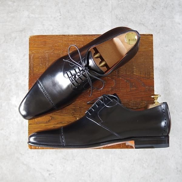 未使用★(伊)サントーニ SIZE 5【定価￥101,200-★パンチドキャップトゥ/14728】カーフ/黒/メンズ/Santoni★j311