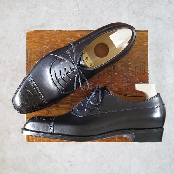 未使用★(福岡)Corno blu/コルノブルゥ UK7.5程度【現オーダー価格￥96,800〜★専用シューツリー付/セミブローグ】カーフ/黒★k209