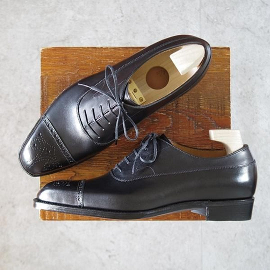 未使用★(福岡)Corno blu/コルノブルゥ UK7.5程度【現オーダー価格￥96,800〜★専用シューツリー付/セミブローグ】カーフ/黒★k209