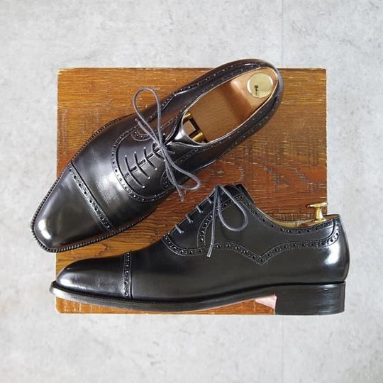 美品★(東欧)VASS/ヴァーシュ SIZE 38.5【純正シューツリー付き★OLD ENGLISH 2/Uラスト】クォーターブローグ/カーフ/黒★k309