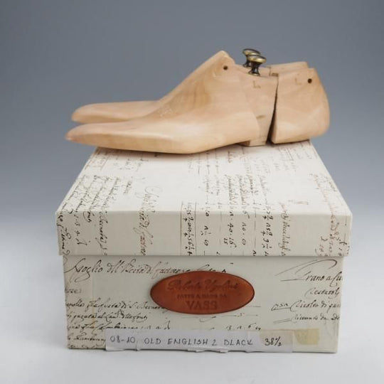 美品★(東欧)VASS/ヴァーシュ SIZE 38.5【純正シューツリー付き★OLD ENGLISH 2/Uラスト】クォーターブローグ/カーフ/黒★k309