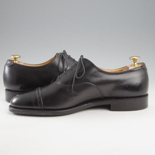 未使用★トリッカーズ SIZE 8.5-4(UK8程度)【現行定価10万円以上★パンチドキャップトゥ/黒】カーフ/メンズ/Tricker's★k488