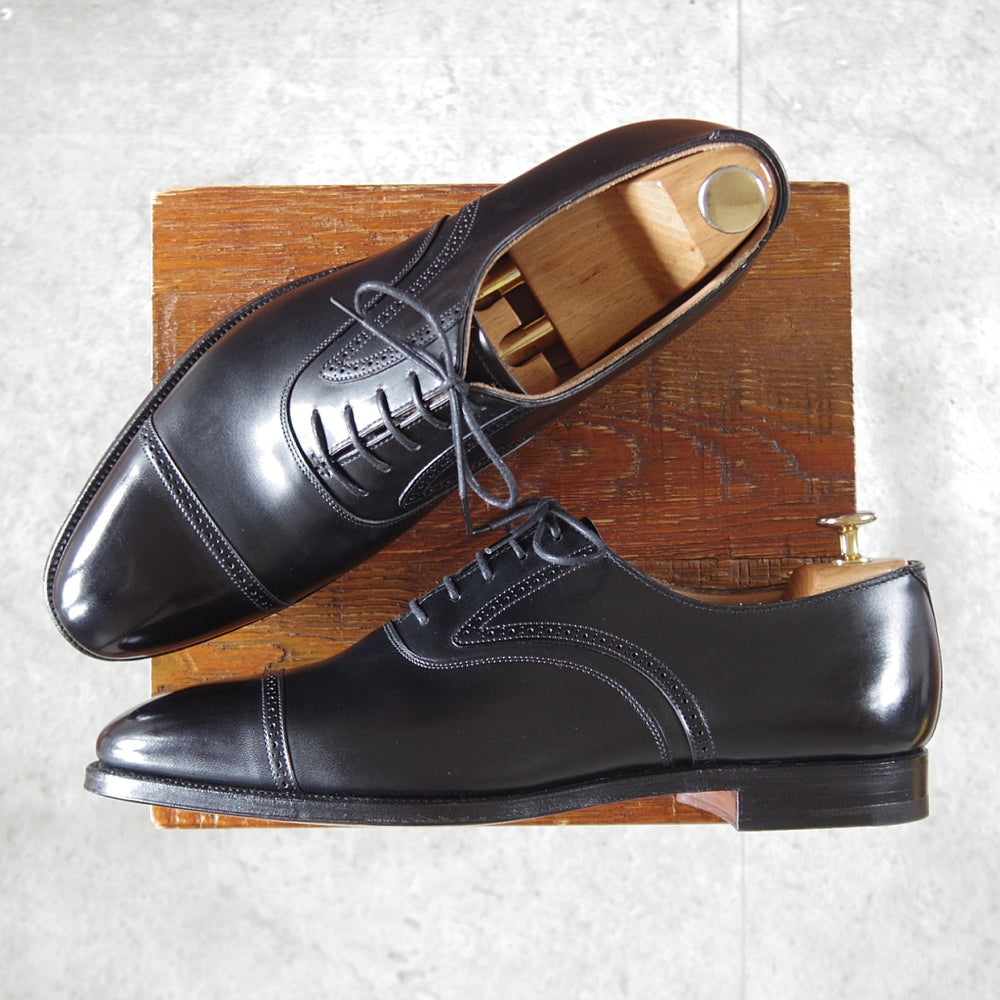 ほぼ未使用★クロケット&ジョーンズ 8.5E【現行定価10万円以上★パンチドキャップトゥ/黒】カーフ/メンズ/Crockett&Jones★p091