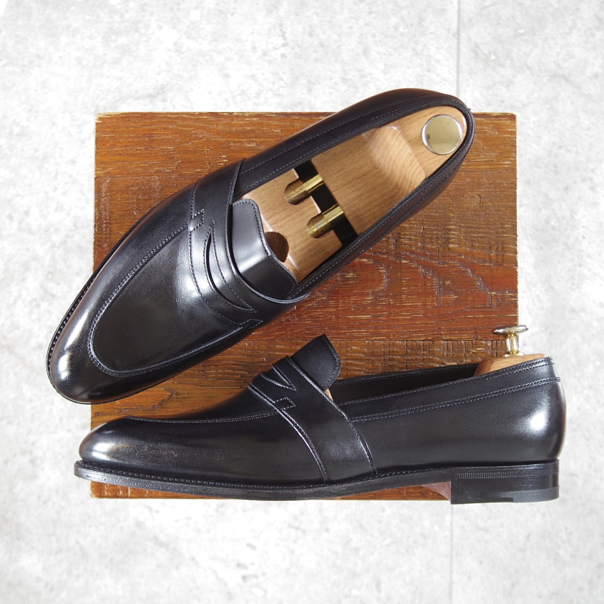 新品同様　4万円　ARALDI1930　アラルディ　90㎝　ジョンロブがOEM 希少【JOHN LOBB】ジョンロブ アシュレイ ローファー カーフ ブラック