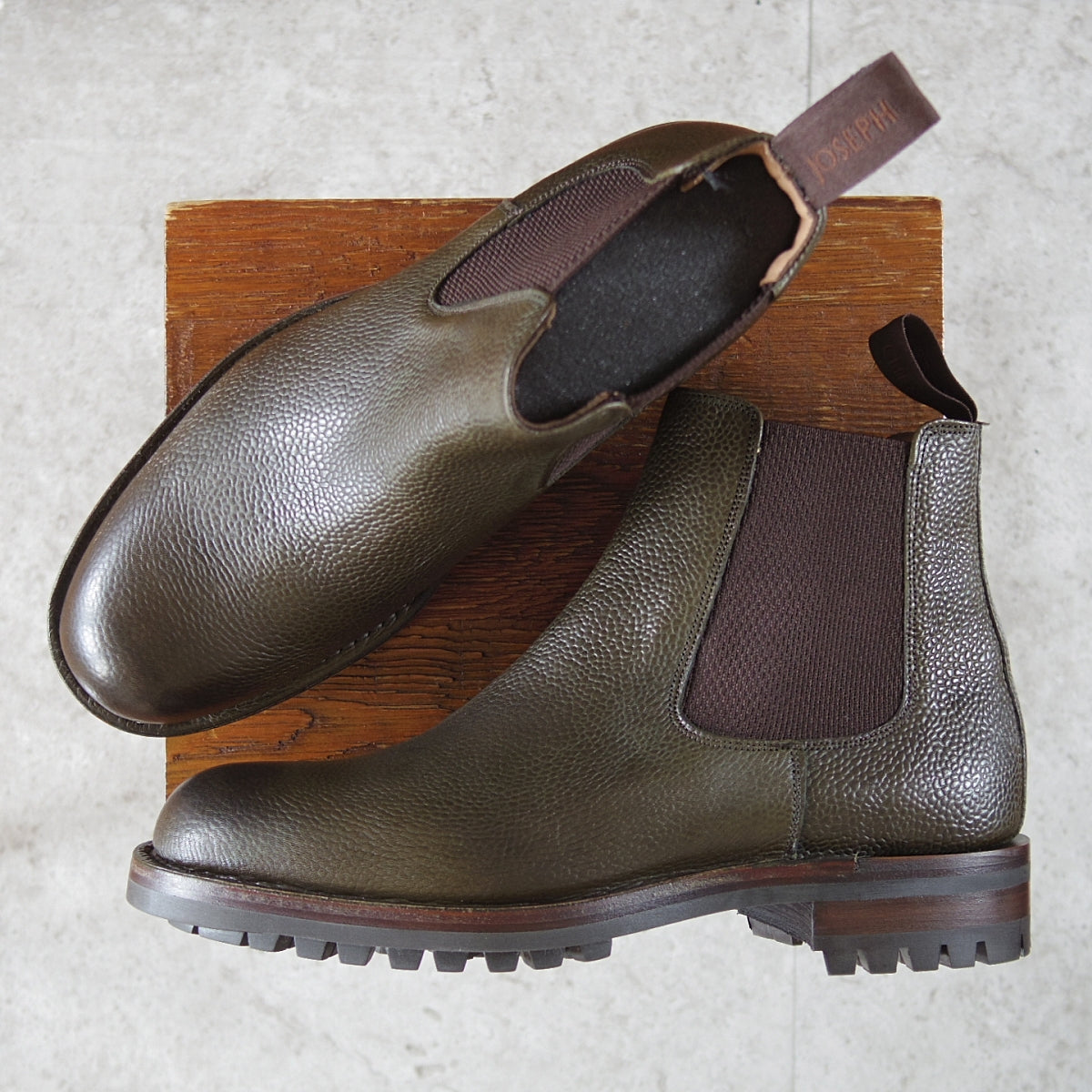 ほぼ試着程度☆(英)チーニー 8F【定価￥74,520-☆ダイナイトソール仕様