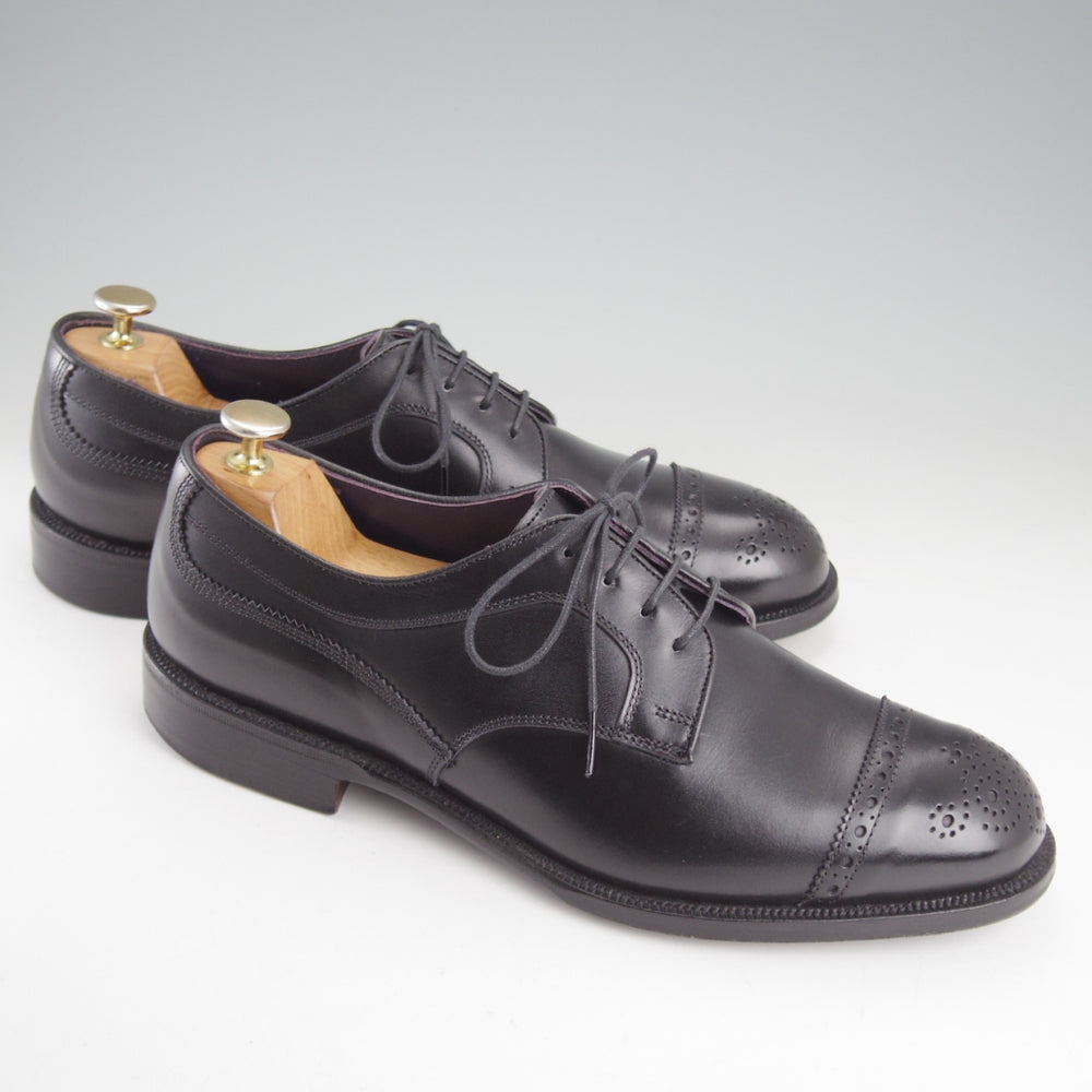 極上★トリッカーズ SIZE 9【現行定価10万円以上★M7818(プレーントゥ)のアレンジモデル/セミブローグ】ボックスカーフ/黒/Tricker's★o741