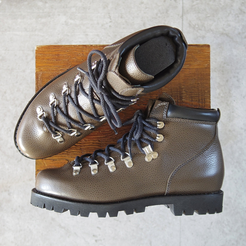 未使用★パラブーツ SIZE 7【モデル定価￥104,500-★グッドイヤー製法のAVORIAZ/アヴォリアーズ】マウンテンブーツ/TAUPE/Paraboot★o211