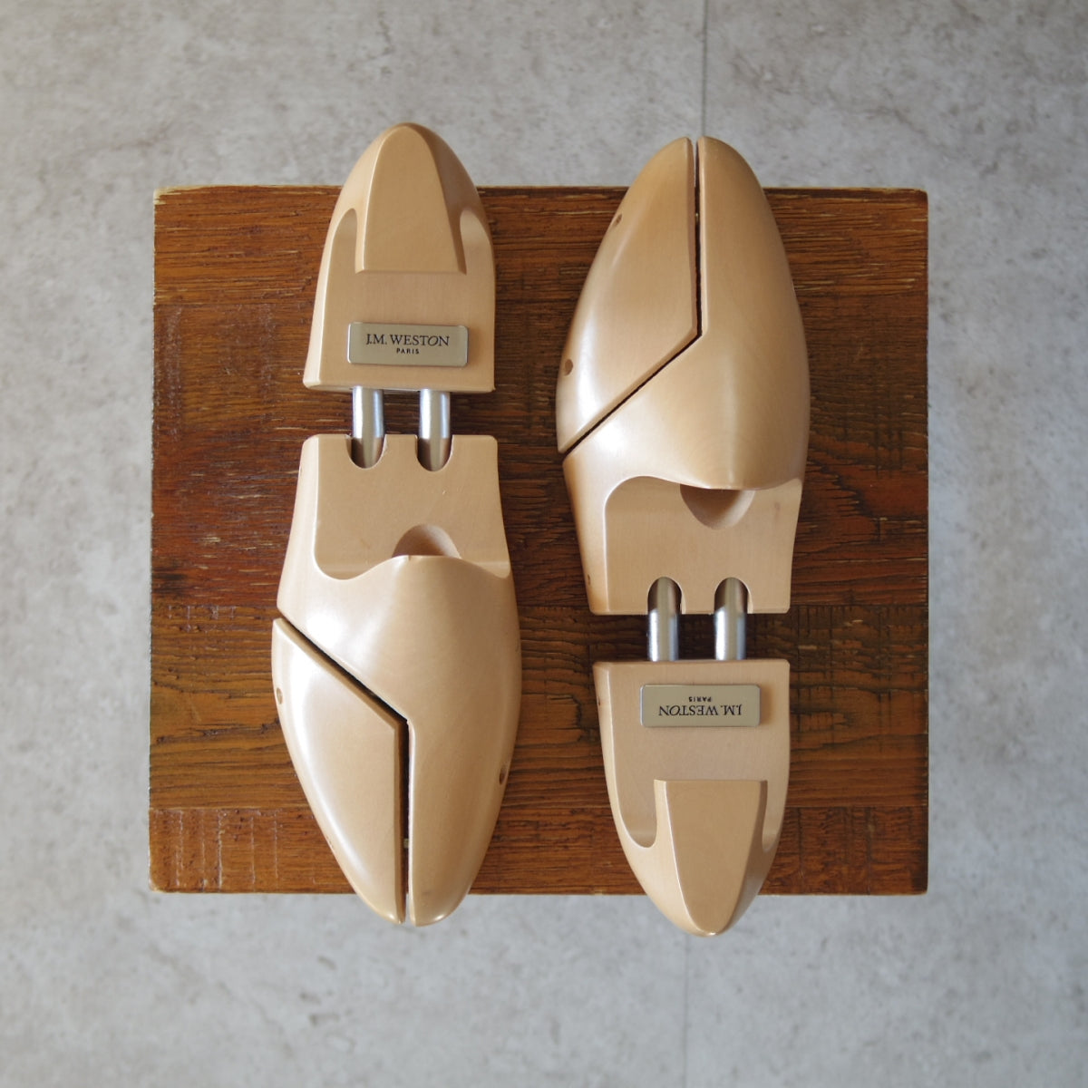 極上美品　 重量級　貴重な初期型　旧ジョンロブ　純正ツリー 7　 金プレート期 中古)純正シューツリー｜東京・代官山の高級革靴店｜studio.CBR