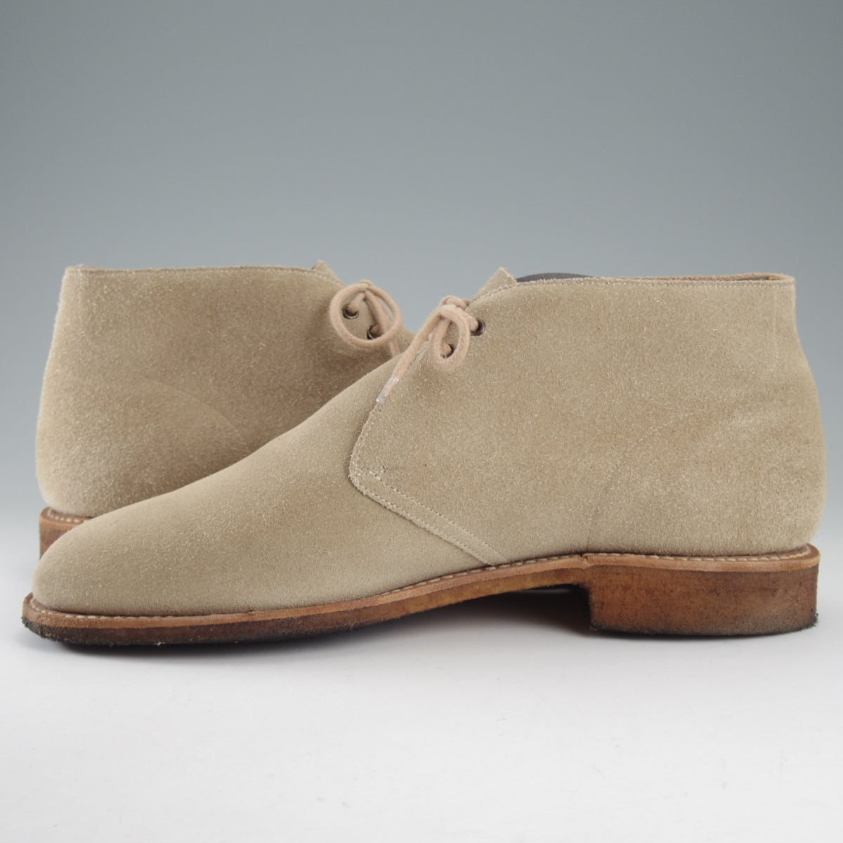 美品　Church's ベージュスエード チャッカブーツ　サハラ　SAHARA Church's - チャーチ スウェードチャッカブーツ SAHARA M メンズ SIZE