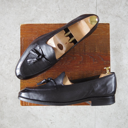極上★(スペイン製)カルミナ SIZE 6.5【定価￥94,600-★純正ツリー付/タッセルローファー/80686】UETAMラスト/シボ革/黒/CARMINA★p432