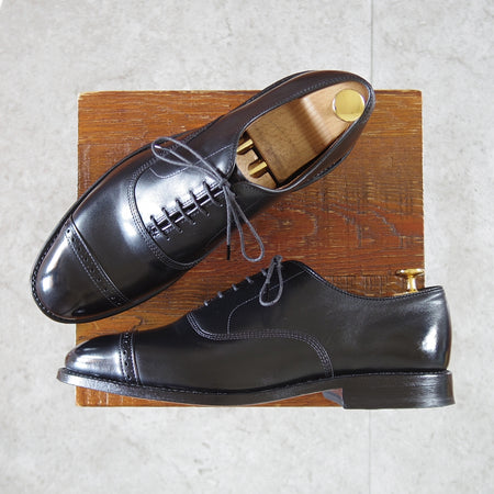 極美品★(米)アレンエドモンズ 7E【現行定価13万円程度★Fifth Avenue/パンチドキャップトゥ】カーフ/黒/メンズ/ALLEN EDMONDS★o972